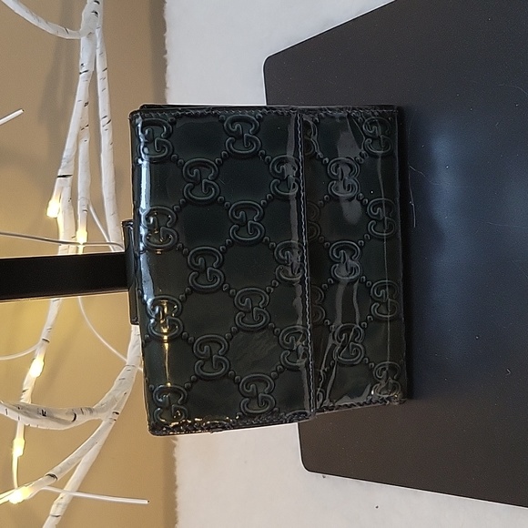 Authentic Gucci Abbey Bifold Blue Patent Leather Wallet - Picture 2 of 5